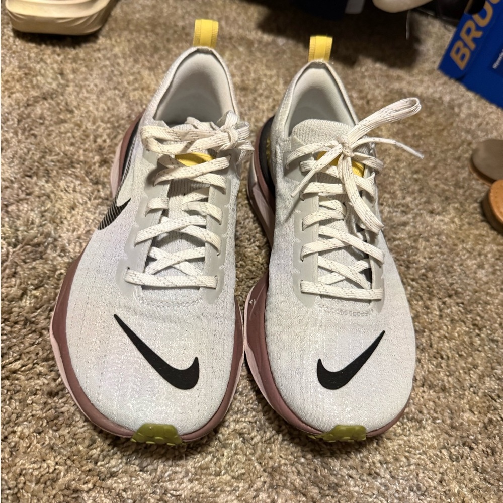 Women’s size 8 Nike Invincible 3 Running shoe